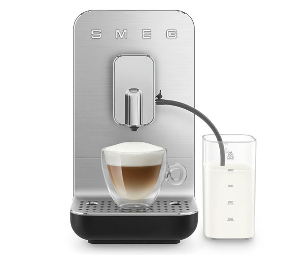 Кофемашина SMEG BCC13BLMEU черная фото